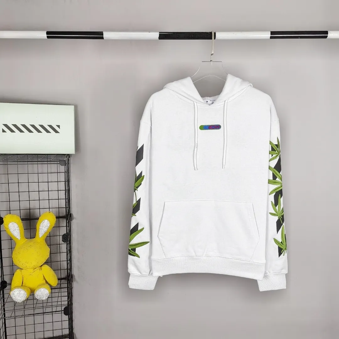 [New Style] 22SS top version OFFWHITE OW lucky leaves embroidery printed same style trendy pure cotton loose autumn and winter hooded sweatshirt for male and female couples. This year's environmentally friendly series is indeed interesting, all centered around plants. The combination of lucky leaves and arrows has a slightly fresh and artistic style. The front panel printing uses Tajima embroidery printing and superimposed embroidery technology, with a yellow background, a second layer of blue, and the last layer is purple OFF. The embroidery is raised and has a tactile feel. The arrows on the back are made using imported glue technology and then put on the embroidery machine. The printing is realistic and full. Ye Jing's expression is very obvious. Customized three-label auxiliary materials to perfectly restore ZP.  Color: black and white Size: XS-L P:430
